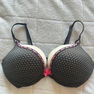 Pretty Victoria Secret Bombshell Plunge Bra